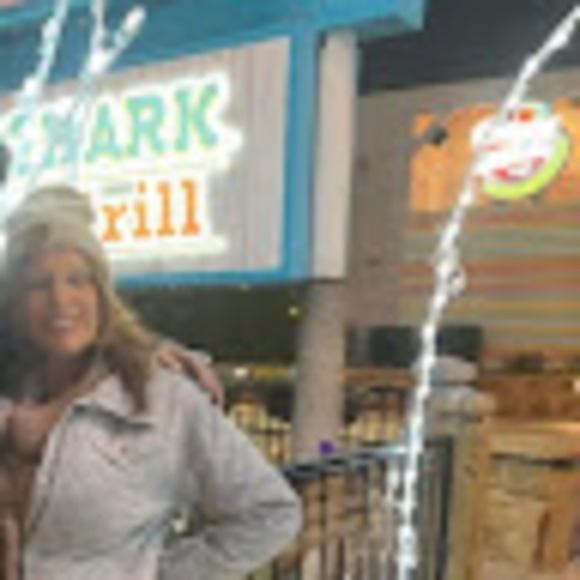 Meet your Posher, Elaine - Picture 1 of 1